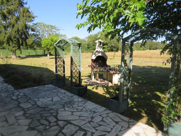 Dpt LANDES (40), à saisir ce plain-pied situé proche d'Aire sur Adour sur un Terrain clos et arboré de 2000 m²

Sur la commune de DUHORT-BACHEN cette jolie maison contemporaine et lumineuse  de 1989 vous offre :  

un Bel espace de vie très lumineux donnant sur sa terrasse avec son poêle à bois récent, une cuisine équipée moderne et ouverte sur le salon, 3 chambres (dont 2 avec placard), 1 salle de bain avec douche Italienne et double vasque, un grand cellier buanderie et  un WC séparé. 
Un garage double de 50 m² et un abris bois complète ce lot.
Terrain clos, arboré et entretenu de plus 2000 m².

Coté technique on y trouve une  clim réversible, un poêle à bois, VMC, des baies vitrées, Double vitrage, volets roulants électriques, un toit en bon état avec une isolation récente à 1 € et un assainissement non collectif.

Océan / montagne à 1H15 minutes de route…

Si vous rêvez d'un havre de paix, au calme pour poser vos valises, c'est incontestablement ici...

 A visiter sans tarder, Affaire à saisir, travaux récents de rénovation intérieure……

Contactez Frédéric pour organiser une visite