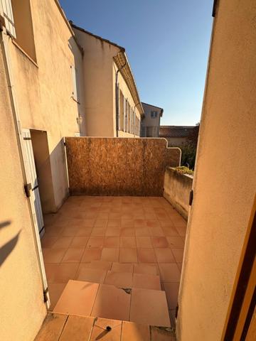 BEL APPARTEMENT DANS UN ENVIRONNEMENT ARBORE EN PLEIN CENTRE HISTORIQUE