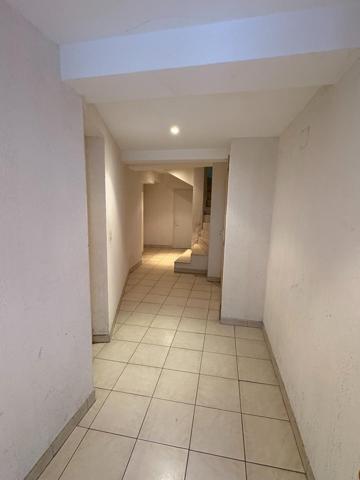 BEL APPARTEMENT DANS UN ENVIRONNEMENT ARBORE EN PLEIN CENTRE HISTORIQUE