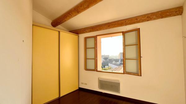 BEL APPARTEMENT DANS UN ENVIRONNEMENT ARBORE EN PLEIN CENTRE HISTORIQUE