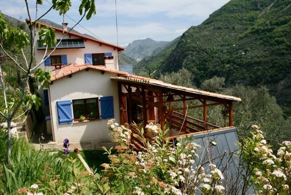 Dpt Alpes Maritimes (06), à vendre Breil sur ROYA Maison 7 pièces sur 1312 m² de terrain belle dégagée sur montagnes