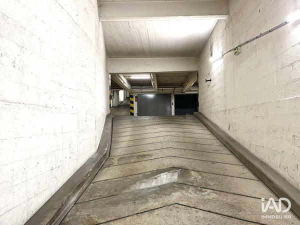Location parking 11 m² Paris 7