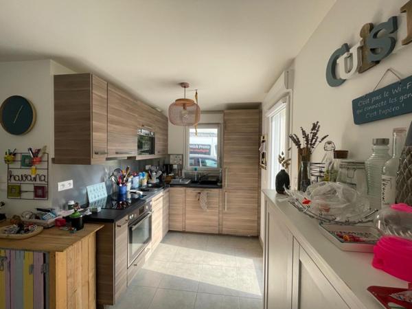 Venez visitez rapidement cette jolie maison.