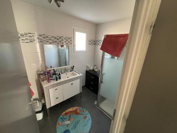 Venez visitez rapidement cette jolie maison.