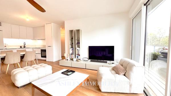 À VENDRE  APPARTEMENT TYPE 4 - 83m² BALCON -  À 100M DE LA MER - LES MINIMES - PARKING