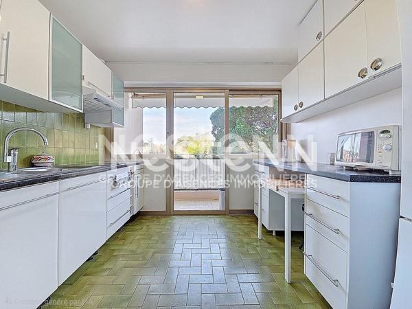 MANDELIEU : 4P TRAVERSANT AU CALME