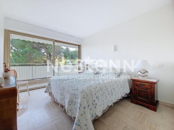 MANDELIEU : 4P TRAVERSANT AU CALME