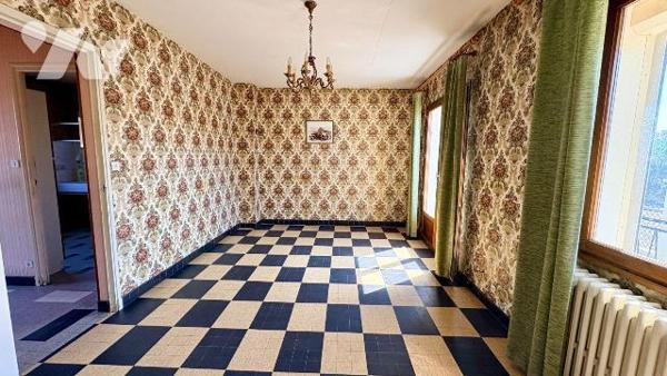 Situé à SALBRIS (41300) dans un quartier résidentiel très calme, sans circulation, ce pavillon ...