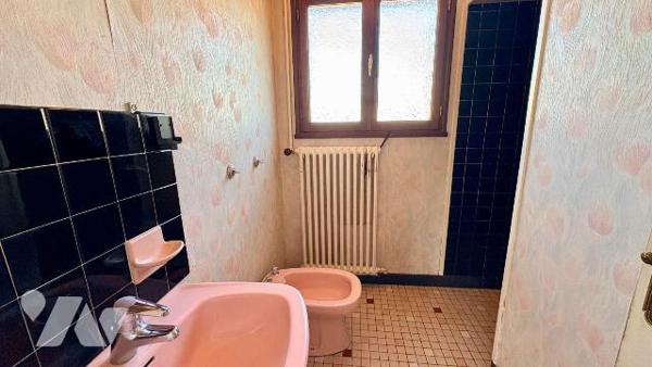 Situé à SALBRIS (41300) dans un quartier résidentiel très calme, sans circulation, ce pavillon ...