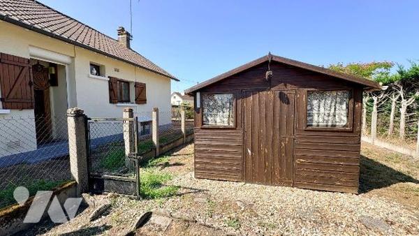 Situé à SALBRIS (41300) dans un quartier résidentiel très calme, sans circulation, ce pavillon ...