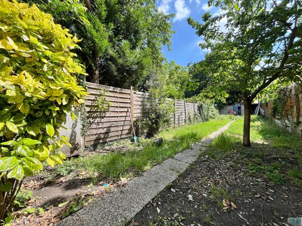 Maison F4 + grand Jardin