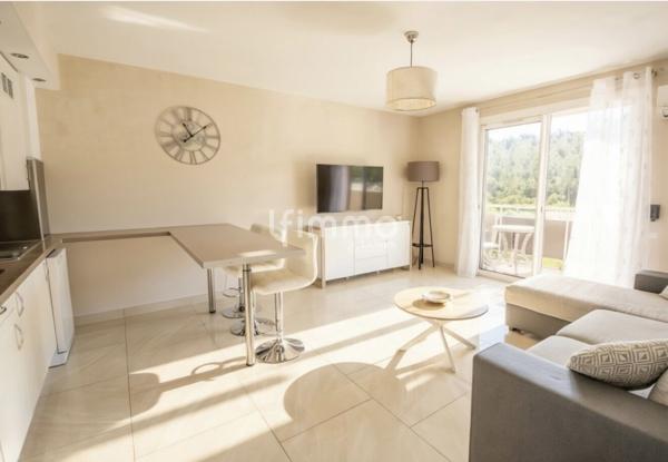Carnoux/ Appartement/ Terrasse/Stationnement