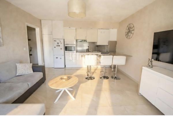 Carnoux/ Appartement/ Terrasse/Stationnement