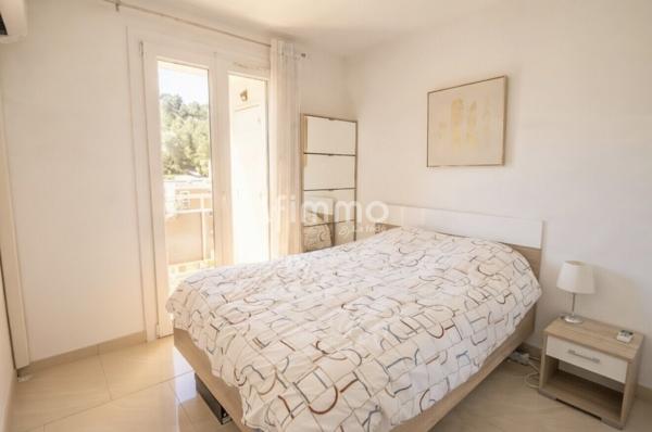 Carnoux/ Appartement/ Terrasse/Stationnement