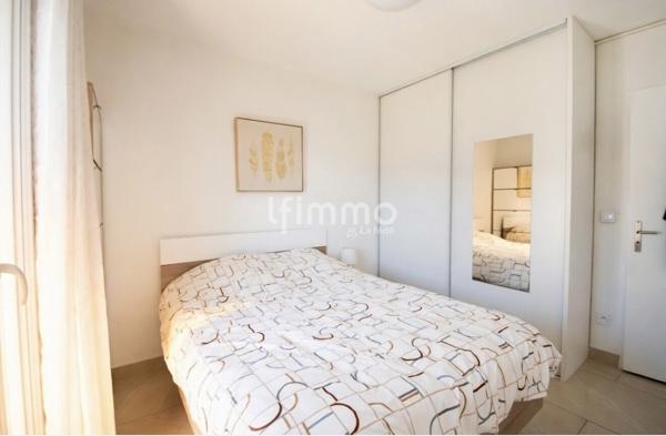 Carnoux/ Appartement/ Terrasse/Stationnement