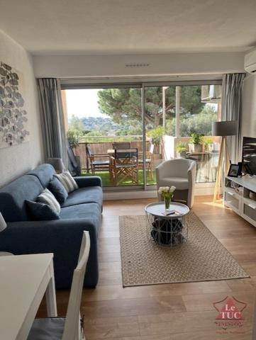 Appartement T2. Piscine. Vue mer. Cavalaire-sur-Mer (83240)