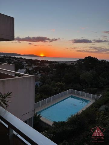 Appartement T2. Piscine. Vue mer. Cavalaire-sur-Mer (83240)
