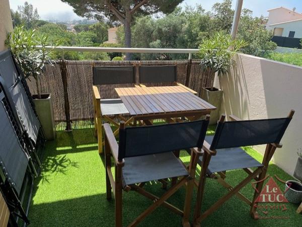 Appartement T2. Piscine. Vue mer. Cavalaire-sur-Mer (83240)