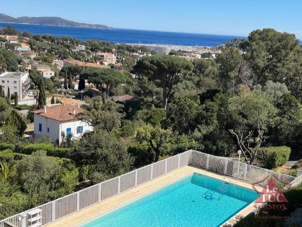 Appartement T2. Piscine. Vue mer. Cavalaire-sur-Mer (83240)