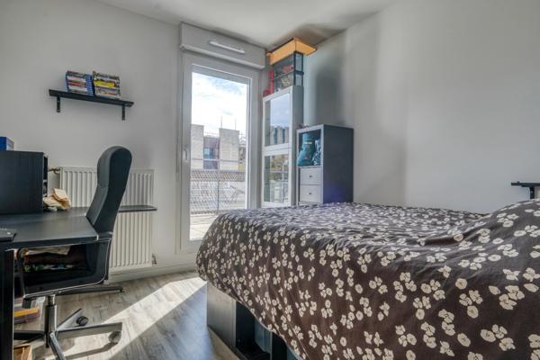 A MEAUX secteur recherché (secteur hôpital), appartement récent 3ème et dernier étage, 4 pièces 70 m² - 2 chambres - 1 terrasse - 1 place de stationnement couverte en sous sol
