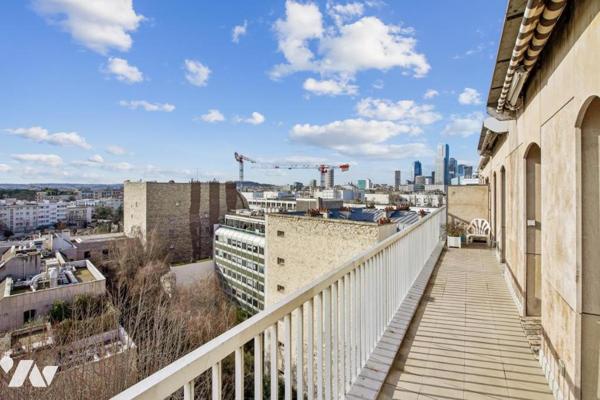 Appartement et son balcon terrasse plein soleil au dernier étage au calme
