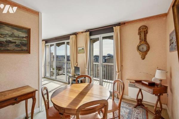 Appartement et son balcon terrasse plein soleil au dernier étage au calme