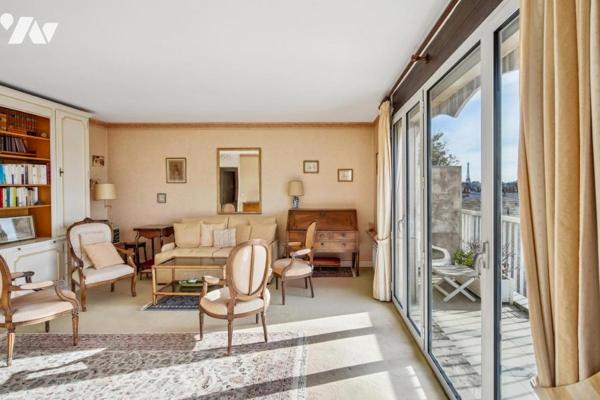 Appartement et son balcon terrasse plein soleil au dernier étage au calme
