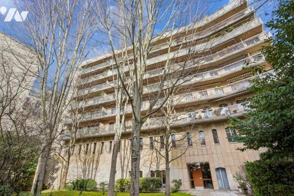 Appartement et son balcon terrasse plein soleil au dernier étage au calme
