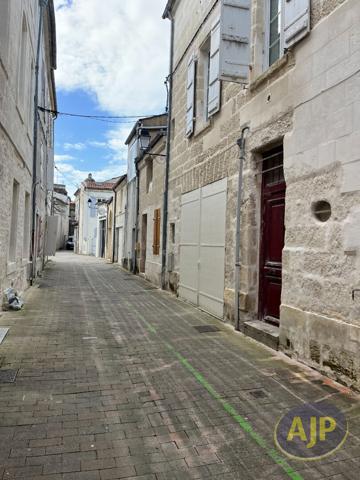 Location parking Saintes : 100 € - AJP Immobilier Saintes