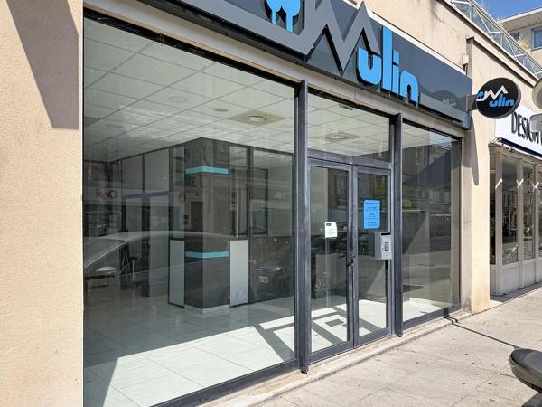 Vente                                                      Local commercial
                        
                     5 pièces                      86 m2                     à Bourgoin-Jallieu