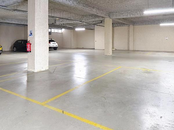 Vente                                                      Local commercial
                        
                     5 pièces                      86 m2                     à Bourgoin-Jallieu