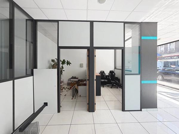 Vente                                                      Local commercial
                        
                     5 pièces                      86 m2                     à Bourgoin-Jallieu