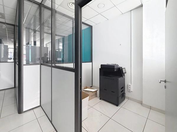 Vente                                                      Local commercial
                        
                     5 pièces                      86 m2                     à Bourgoin-Jallieu
