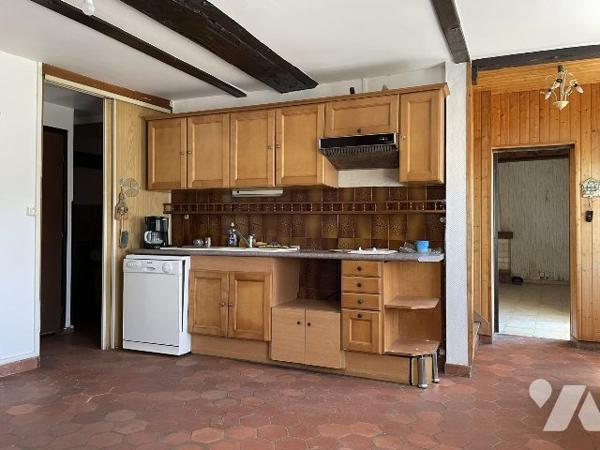 MAISON DE VILLAGE AVEC GARAGE ET JARDIN