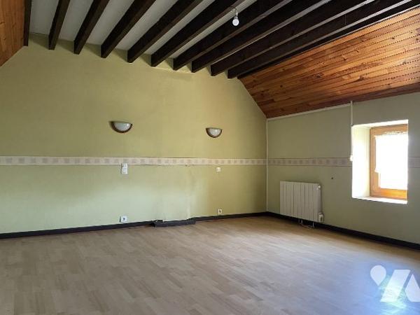 MAISON DE VILLAGE AVEC GARAGE ET JARDIN