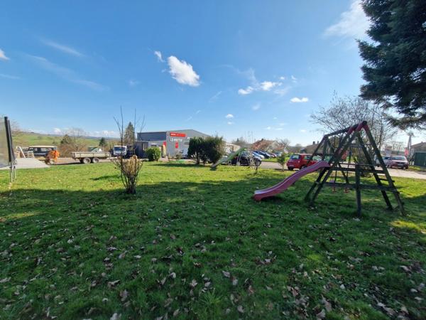 Proche de XERTIGNY (88) Propriete à vendre MAISON 4 pièces (env. 140 m2) + GARAGE AUTOMOBILES de 900 m2 / TERRAIN 7500 m2 env.