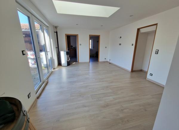 Proche de XERTIGNY (88) Propriete à vendre MAISON 4 pièces (env. 140 m2) + GARAGE AUTOMOBILES de 900 m2 / TERRAIN 7500 m2 env.