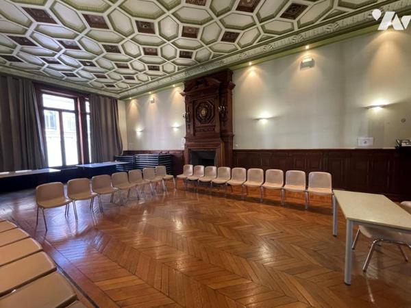 Roubaix centre immeuble de bureaux. construction de caractère