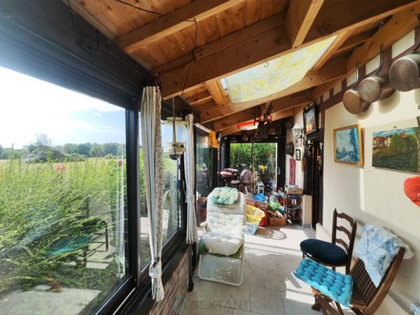 Sur plus de 3 ha de terrain, agréable maison avec dépendances
