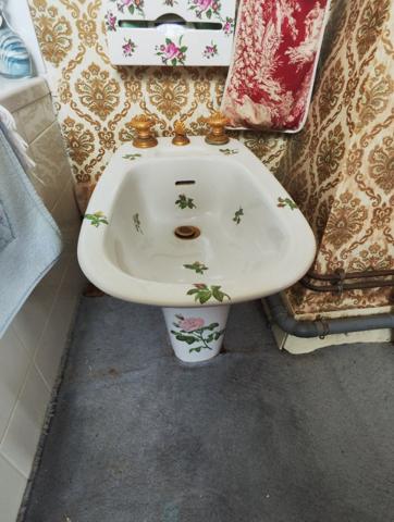 Sur plus de 3 ha de terrain, agréable maison avec dépendances
