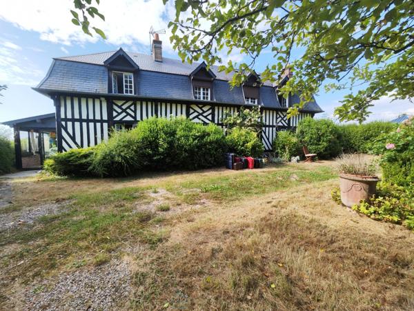 Sur plus de 3 ha de terrain, agréable maison avec dépendances