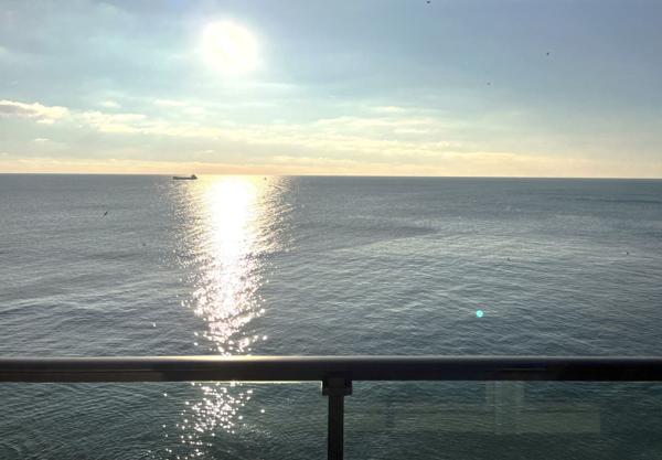 Appartement Les Sables D Olonne Kennedy face mer 3 pièces terrasse cave garage.