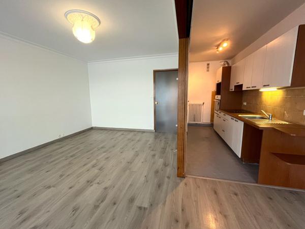 Appartement Les Sables D Olonne Kennedy face mer 3 pièces terrasse cave garage.