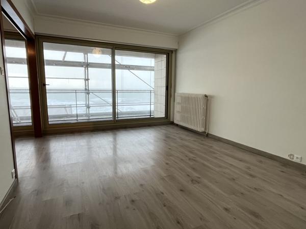 Appartement Les Sables D Olonne Kennedy face mer 3 pièces terrasse cave garage.