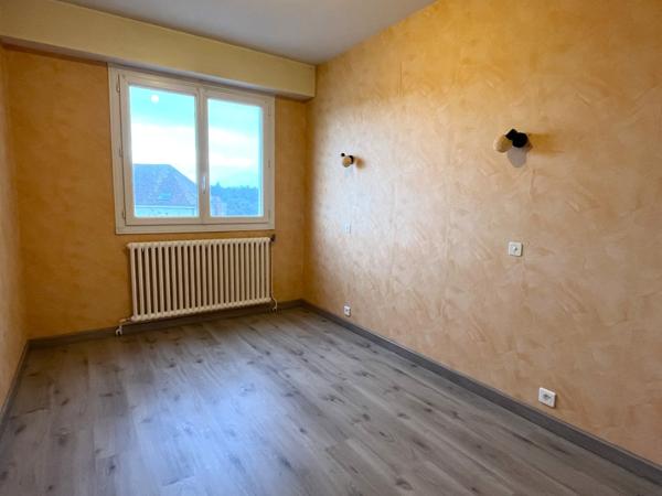 Appartement Les Sables D Olonne Kennedy face mer 3 pièces terrasse cave garage.