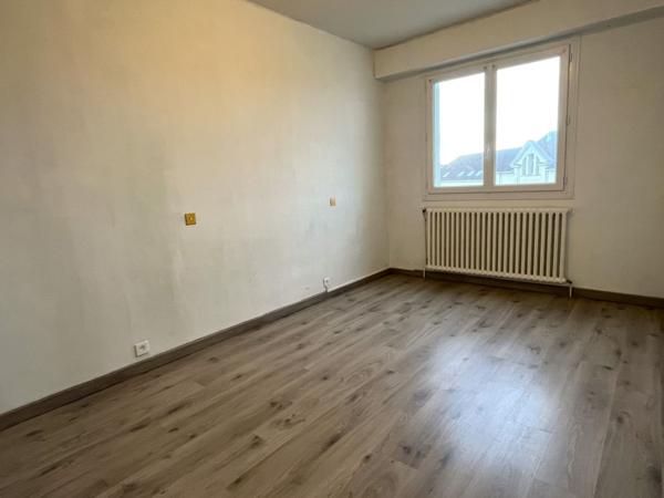 Appartement Les Sables D Olonne Kennedy face mer 3 pièces terrasse cave garage.