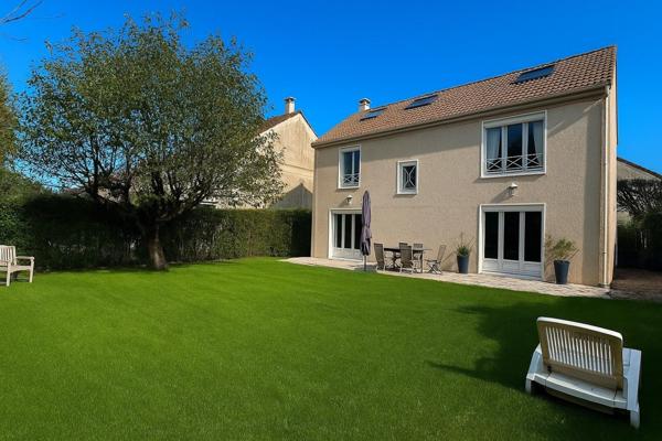 Maison d'environ 172 m2 (141 m2 carrez)sur 417 m2 de terrain