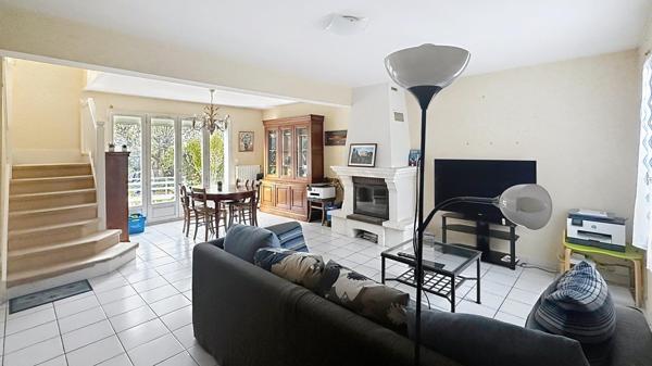 Maison d'environ 172 m2 (141 m2 carrez)sur 417 m2 de terrain