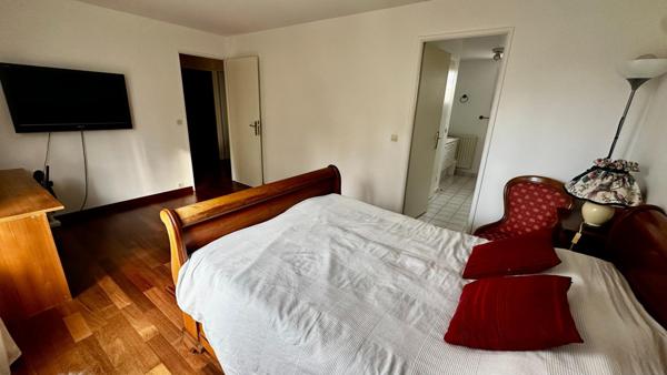 Maison d'environ 172 m2 (141 m2 carrez)sur 417 m2 de terrain