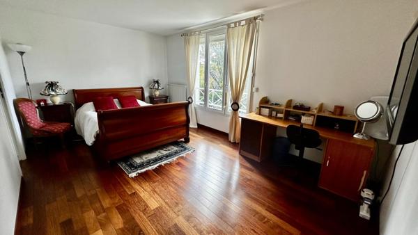 Maison d'environ 172 m2 (141 m2 carrez)sur 417 m2 de terrain